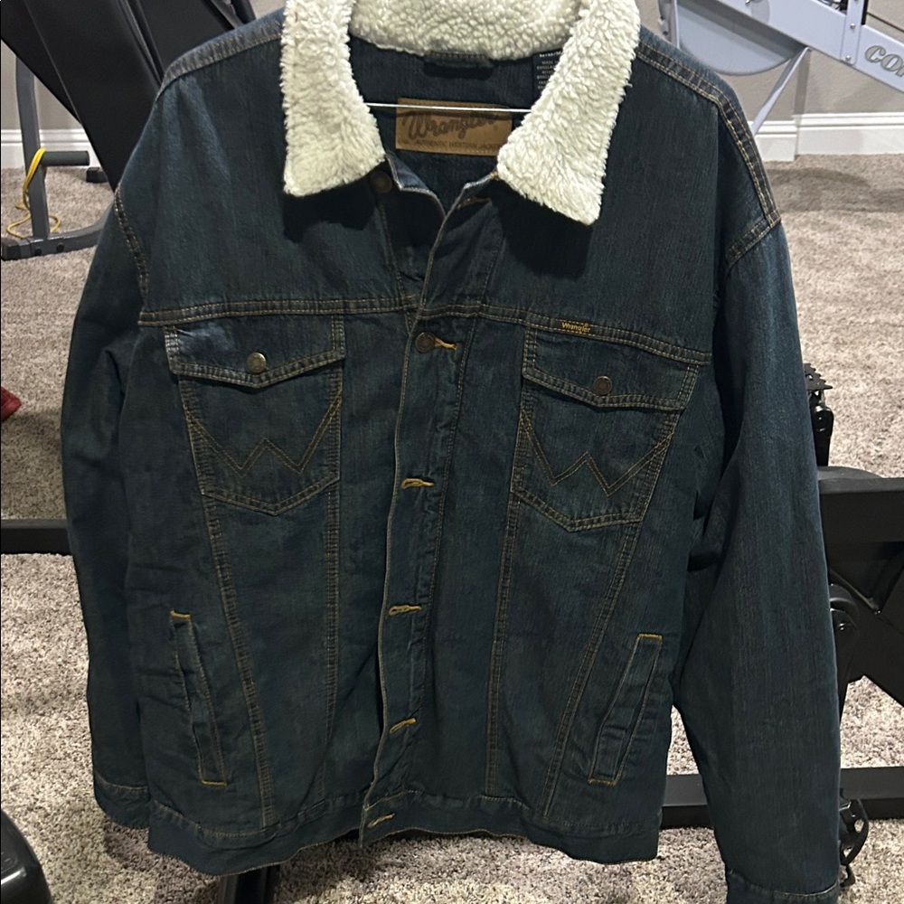 Wrangler Men's Dark Blue Denim Jacket with White Sherpa Collar